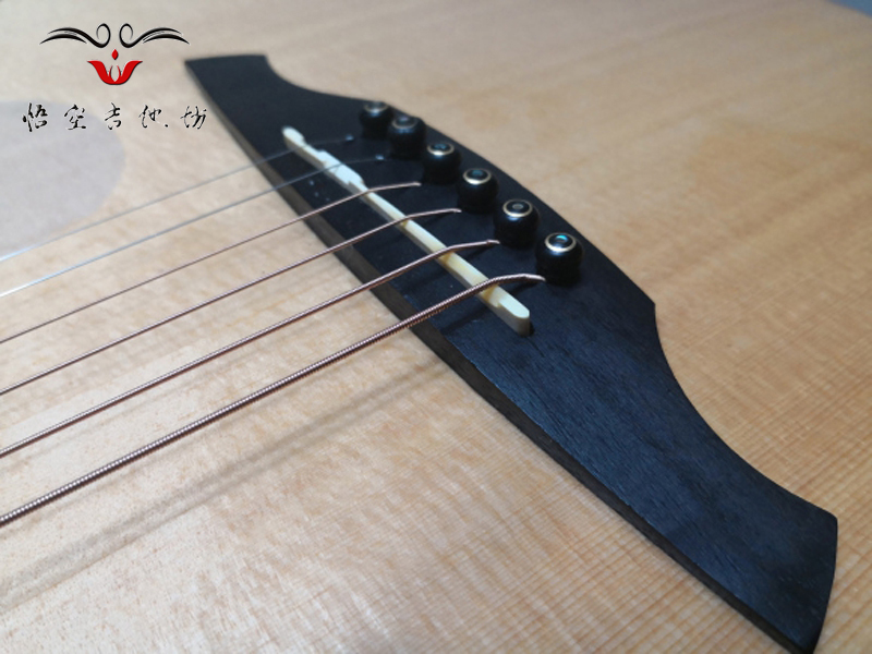 型号WK-023-GA印玫背侧板客户定制款手工吉他-琴码展示