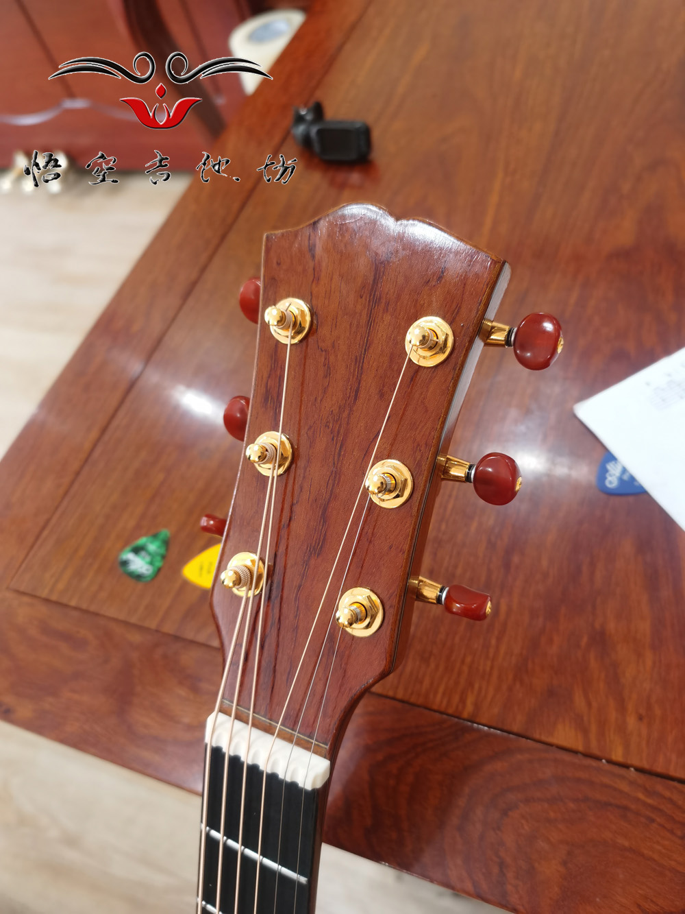 手工吉他WK-001-OM球形巴花背侧板-琴头设计